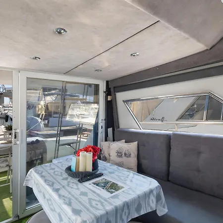Πλωτό κατάλυμα Barco Muy Romantico Con Parking *