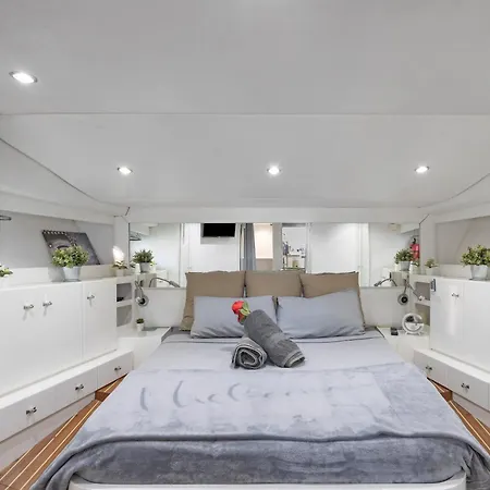 Barco Muy Romantico Con Parking * Barcelona